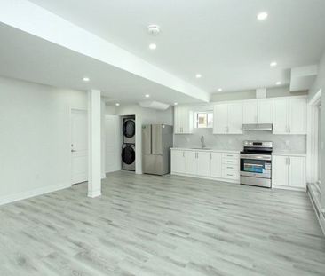 For Lease - 12 Fair Winds Lane, East Gwillimbury, Ontario - Photo 2