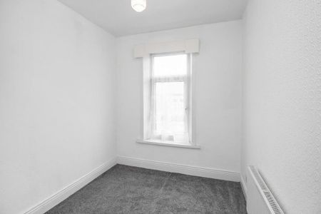 3 bedroom flat to rent - Photo 4