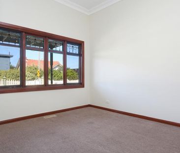 Spacious Family Home in the Heart of Brunswick - Photo 4
