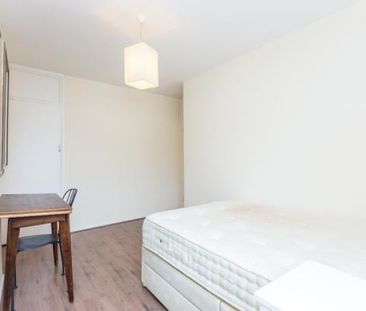 3 Bed Flat, Calgary Court, SE16 - Photo 3