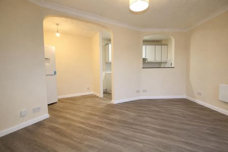 1 Bedroom Flat - Purpose Built To Let - Photo 2