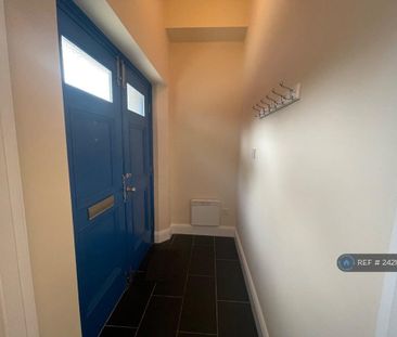 1 bedroom in a flat share to rent - Photo 6