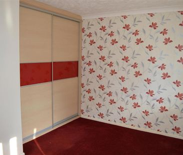 2 bedroom semi-detached bungalow to rent - Photo 4