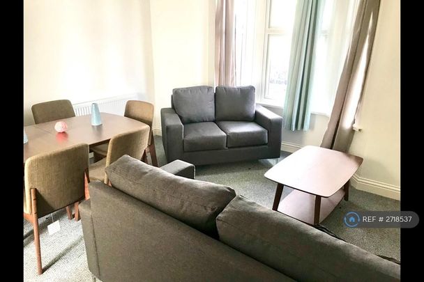 1 bedroom in a house share to rent - Photo 1