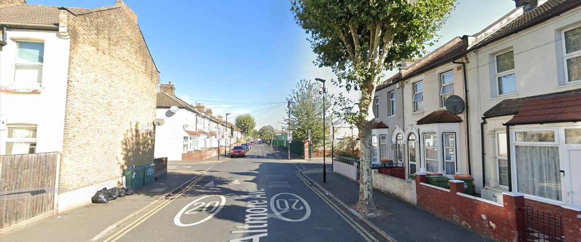 3 Bed Terraced House, Altmore Avenue, E6 - Photo 1