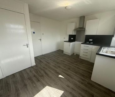 3 bedroom flat to rent - Photo 5