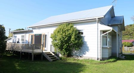 Three Bedroom Character Home in Raumati Beach - Photo 4