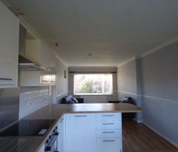 6 bedroom detached house to rent - Photo 4