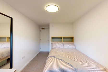 4 bedroom flat to rent - Photo 5