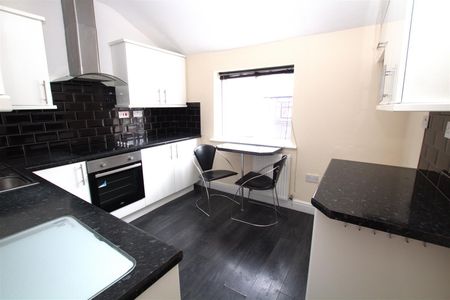 2 bedrooms Apartment for Sale - Photo 2