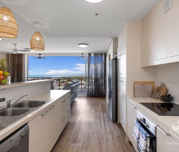 "Stunning, Resort Style", FULLY RENOVATED, FURNISHED, inner city ap... - Photo 1