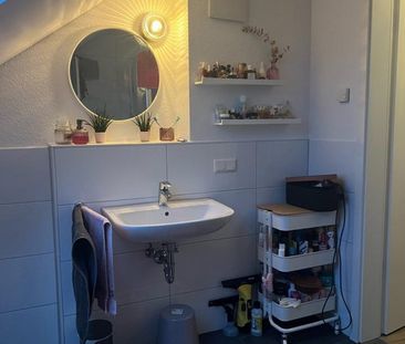 Sehr schöne Dachgeschosswohnung mit kleinem Balkon und Aufzug - Photo 4