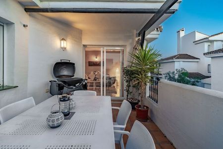 Alquiler de ático en Urbanización Los Naranjos de Marbella s/n - Photo 2