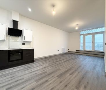 2 bedroom penthouse to rent - Photo 2