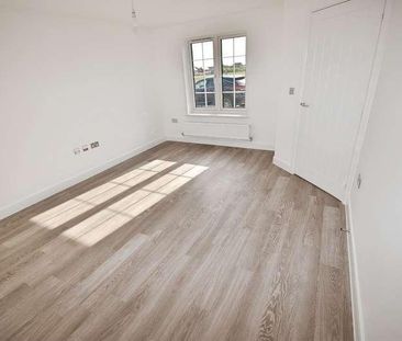 Harlaxton Crescent, Sleaford, NG34 - Photo 2