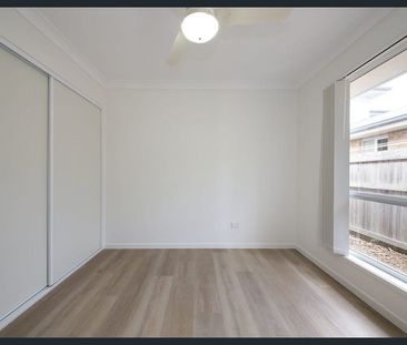 Spacious & Modern 3-Bedroom Unit in Prime Wynnum West Location - Photo 3