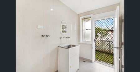 3 BEDROOM FAMILY HOME! - Photo 5