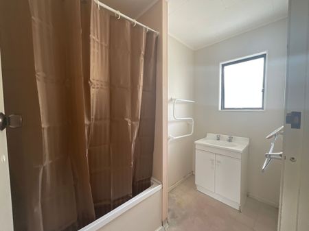 COMFORTABLE TWO BEDROOM UNIT - CLOSE TO HOSPITAL - Photo 5