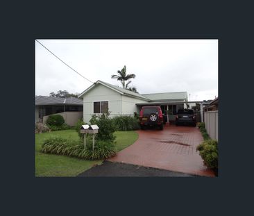 Spacious 4 Bedroom Home with Large Entertaining Deck - Photo 2