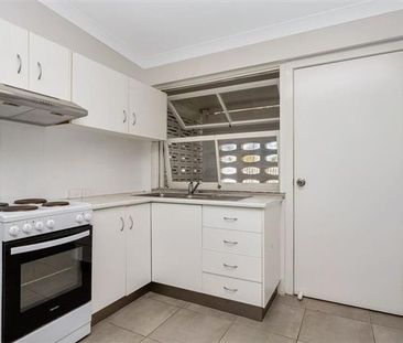 LOWSET 2 BEDROOM DUPLEX IN CENTRAL LOCATION! - Photo 6