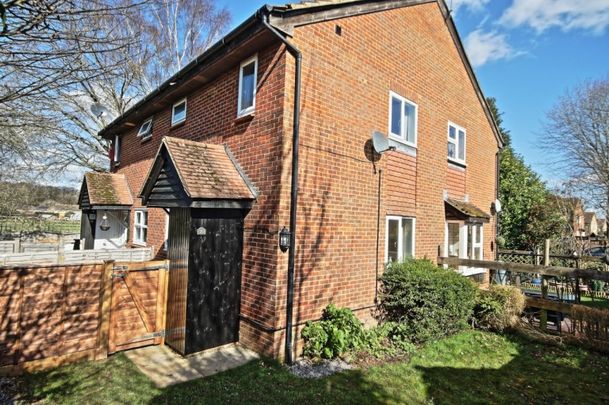 Hawkswell Walk, Woking - Photo 1