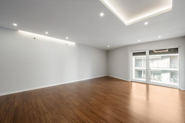 2 Bedroom Apartment with parking, Quinta das Marianas, Cascais - Photo 1