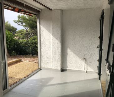 Location Appartement 2 pièces 40m² SANARY SUR MER 83110 - Photo 6