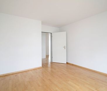 "Grosszügige 4.5-Zimmerwohnung an ruhiger Lage!" - Photo 1