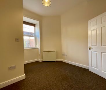 2 bedroom Mid Terraced House to let - Photo 6