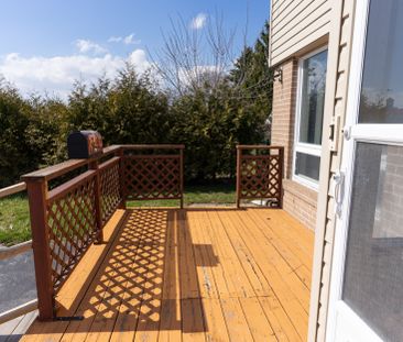 For Lease - 728 Krosno Boulevard, Pickering, Ontario - Photo 3