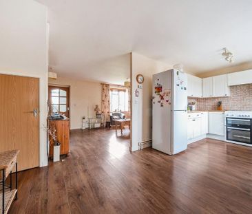 3 bedroom end of terrace house to rent - Photo 3