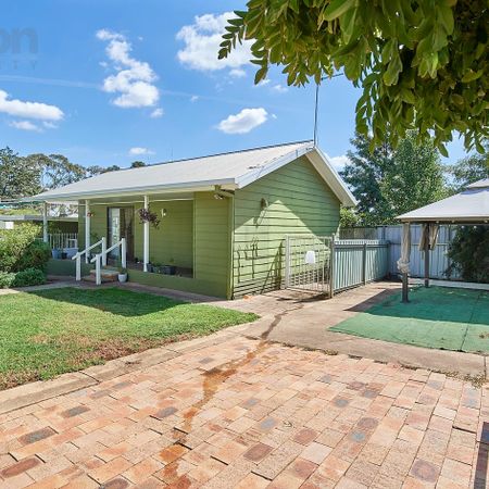 SELF CONTAINED UNIT IN LEAFY TURVEY PARK - Photo 4