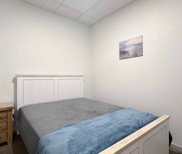 Centrally Located Apartment - Apartment 10 - Photo 3