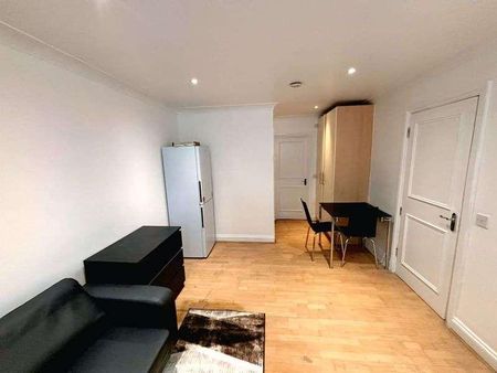 Nelson Road, Stanmore, Middlesex, HA7 - Photo 3