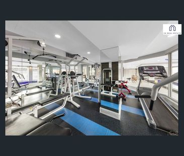 Furnished 2 Bedroom Embassy Apartment in the Heart of the City - Photo 3