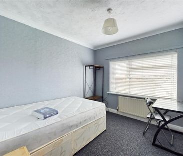 Bevendean Crescent, Brighton - Photo 2