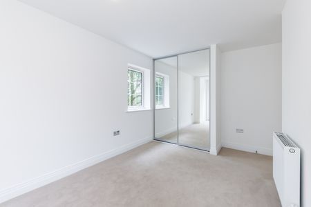 Merrileas Drive, Oxshott, Leatherhead, Surrey, KT22 flat to rent - Photo 2