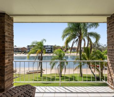 Stylishly Renovated & Fully Furnished Apartment with Canal Views - Photo 6