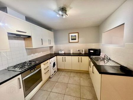 Apartment 6 17 Queens Square, Belfast, BT1 3FF - Photo 2