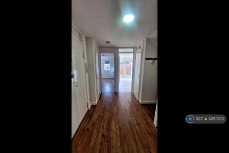 3 bedroom flat to rent - Photo 5