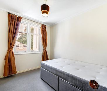 3 bedroom flat to rent - Photo 5