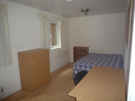 3 bedroom apartment to rent - Photo 3