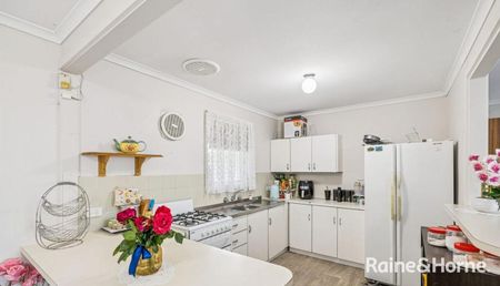 Modern 3 Bedroom Family Home! - Photo 4