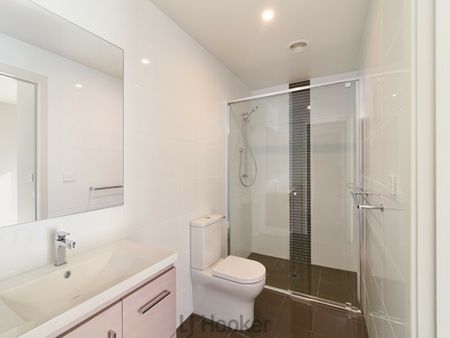 Stylish and Modern 1-Bedroom Apartment in Belmont - Photo 4