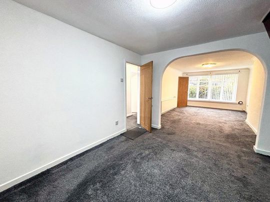 4 bedroom bungalow to rent - Photo 1