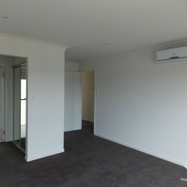 Pacific Pines Townhouse - Modern & Spacious Living - Photo 1