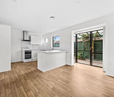 Charming 3BR Te Atatu South Haven! - Photo 5
