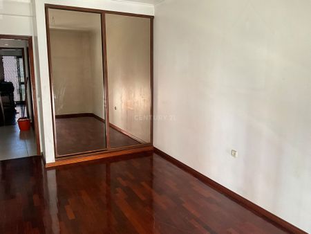 Apartamento T4 (5 assoalhadas) no centro da Moita - Photo 3