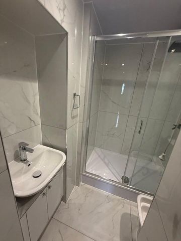 5 bedroom flat to rent - Photo 3