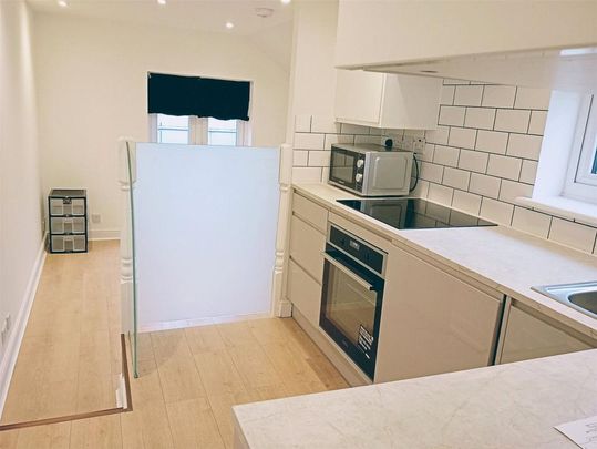 Studio to rent - Photo 1